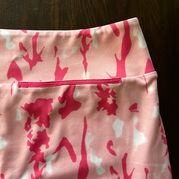 Golftini Light Pink Skort with Dark Pink & White Abstract Streak Print - Picture 9 of 16